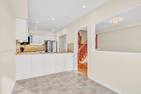 Photo 12 at 17 Pikake Court, Vellore Village, Vaughan