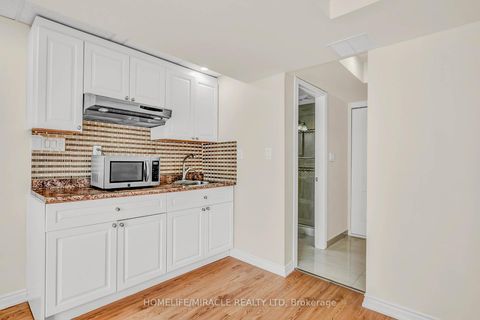 Photo 30 at 17 Pikake Court, Vellore Village, Vaughan