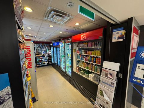 Photo 4 at R9 - 2 Bloor Street, Moore Park, Toronto