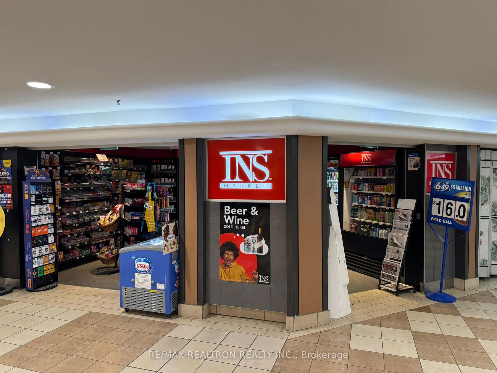 R9 - 2 Bloor Street, Moore Park, Toronto photo number 2