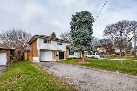 Photo 1 at 40 Cobham Crescent, Victoria Village, Toronto