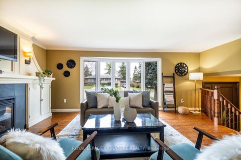 Photo 5 at 40 Cobham Crescent, Victoria Village, Toronto