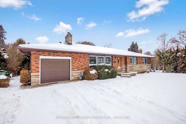 Photo 1 at 626 Iroquois Avenue, Ancaster, Hamilton