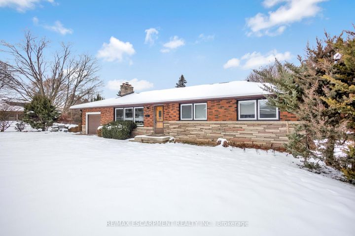 Photo 2 at 626 Iroquois Avenue, Ancaster, Hamilton