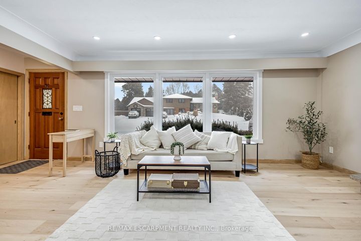 Photo 5 at 626 Iroquois Avenue, Ancaster, Hamilton