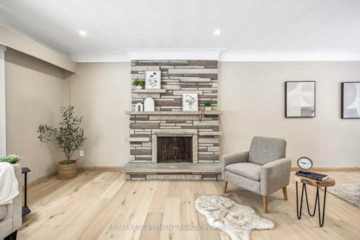 Photo 6 at 626 Iroquois Avenue, Ancaster, Hamilton