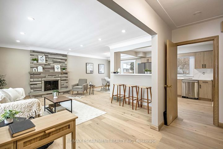 Photo 7 at 626 Iroquois Avenue, Ancaster, Hamilton