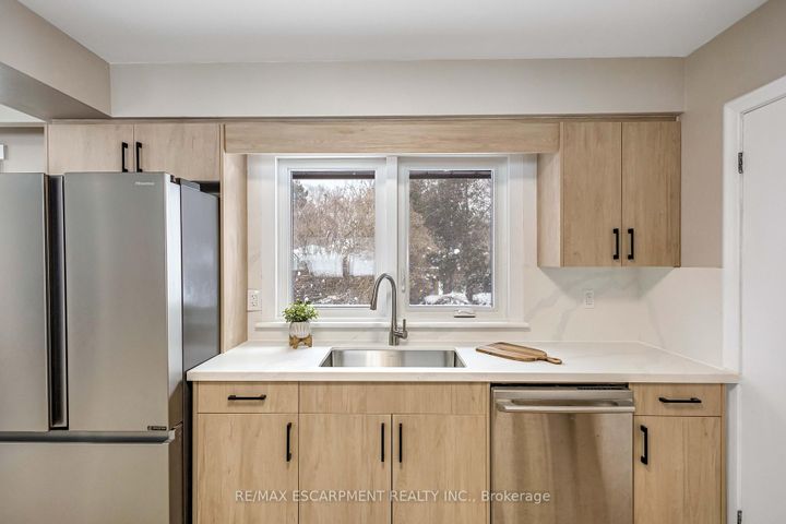 Photo 18 at 626 Iroquois Avenue, Ancaster, Hamilton