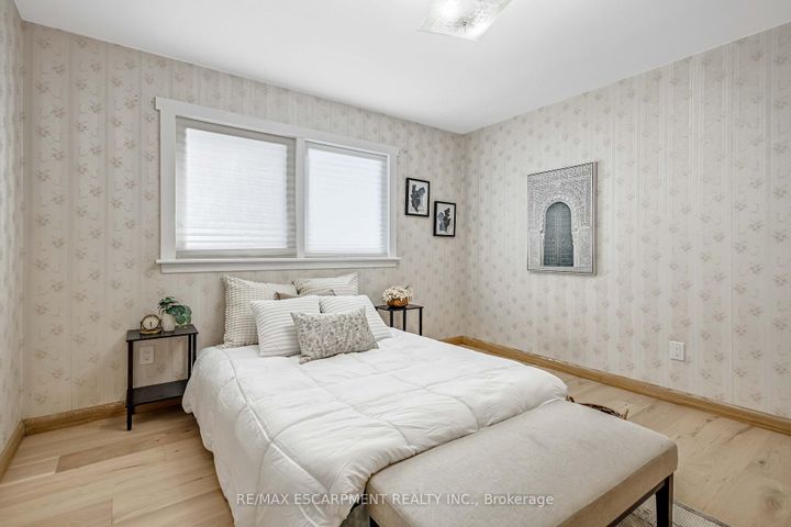 Photo 21 at 626 Iroquois Avenue, Ancaster, Hamilton