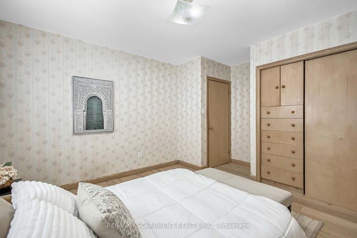 Photo 22 at 626 Iroquois Avenue, Ancaster, Hamilton