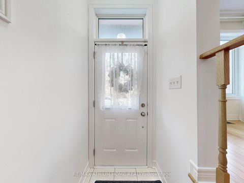 Photo 2 at 17 Kawneer Terrace, Dorset Park, Toronto