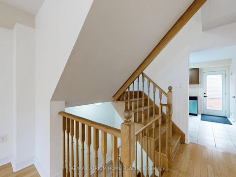 Photo 5 at 17 Kawneer Terrace, Dorset Park, Toronto