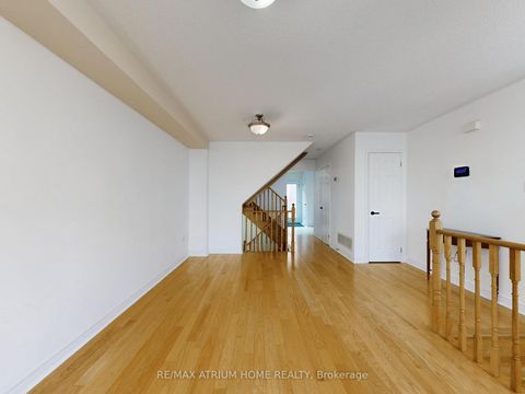 Photo 6 at 17 Kawneer Terrace, Dorset Park, Toronto