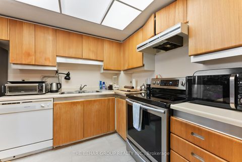 Photo 16 at 1709 - 65 Harbour Square, Waterfront Communities C1, Toronto