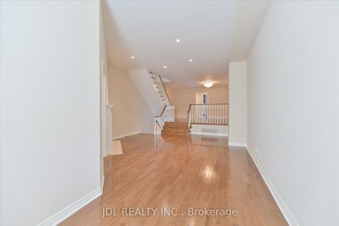 Photo 2 at I - 3036 Bayview Avenue, Willowdale East, Toronto