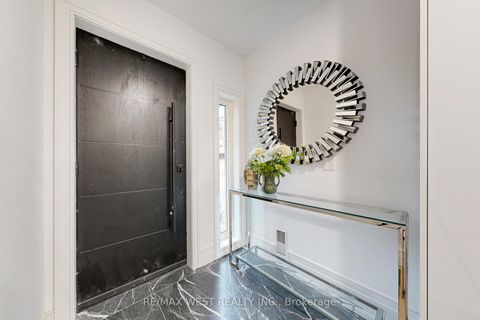 Photo 1 at 4 - 2639 R Dundas Street W, Junction Area, Toronto