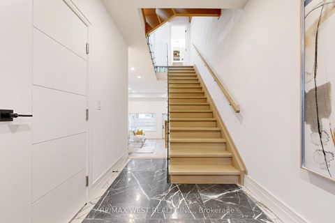 Photo 2 at 4 - 2639 R Dundas Street W, Junction Area, Toronto