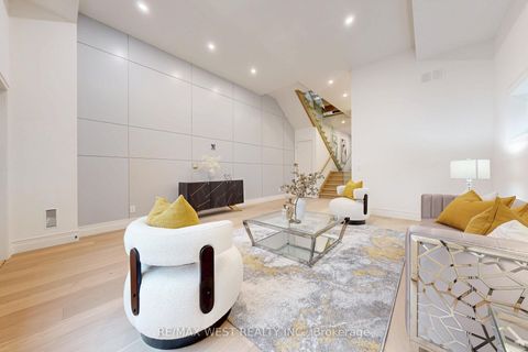 Photo 5 at 4 - 2639 R Dundas Street W, Junction Area, Toronto