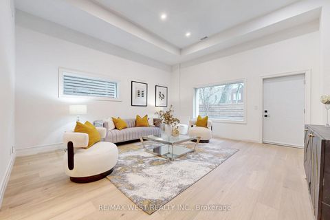 Photo 7 at 4 - 2639 R Dundas Street W, Junction Area, Toronto