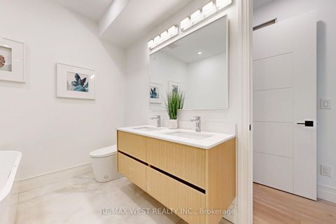 Photo 32 at 4 - 2639 R Dundas Street W, Junction Area, Toronto