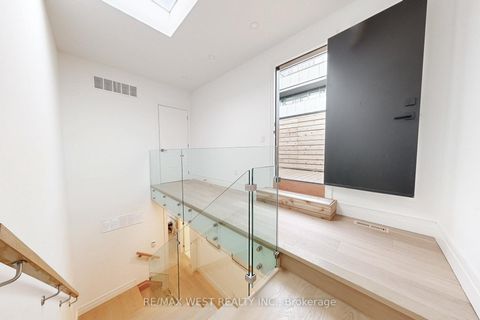 Photo 38 at 4 - 2639 R Dundas Street W, Junction Area, Toronto