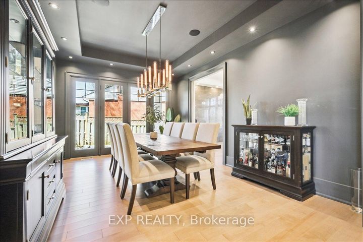 Photo 9 at 528 Wellington Crescent, WO West, Oakville