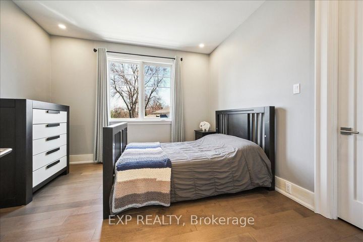 Photo 26 at 528 Wellington Crescent, WO West, Oakville