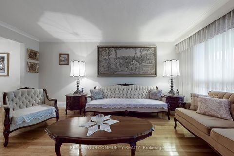 Photo 4 at 37 Marilyn Place, West Woodbridge, Vaughan