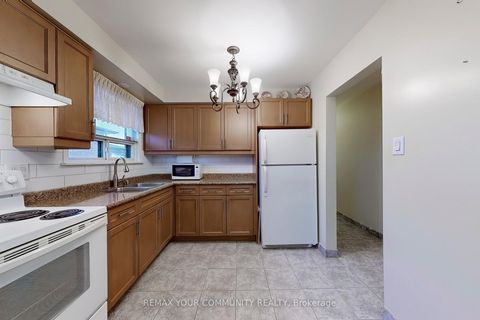 Photo 8 at 37 Marilyn Place, West Woodbridge, Vaughan