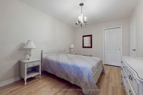 Photo 13 at 37 Marilyn Place, West Woodbridge, Vaughan