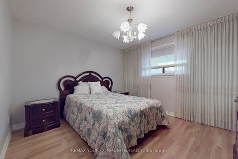 Photo 14 at 37 Marilyn Place, West Woodbridge, Vaughan