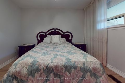 Photo 15 at 37 Marilyn Place, West Woodbridge, Vaughan