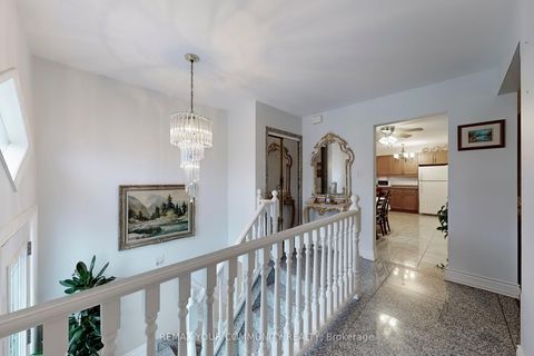 Photo 19 at 37 Marilyn Place, West Woodbridge, Vaughan