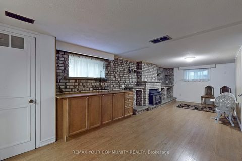 Photo 24 at 37 Marilyn Place, West Woodbridge, Vaughan