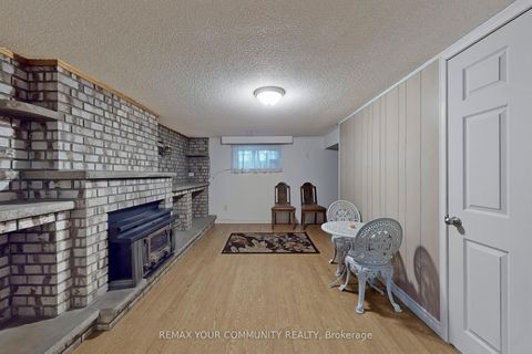 Photo 27 at 37 Marilyn Place, West Woodbridge, Vaughan