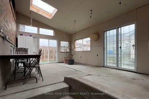 Photo 33 at 37 Marilyn Place, West Woodbridge, Vaughan