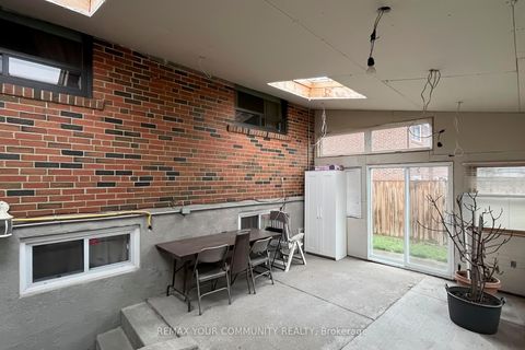 Photo 34 at 37 Marilyn Place, West Woodbridge, Vaughan