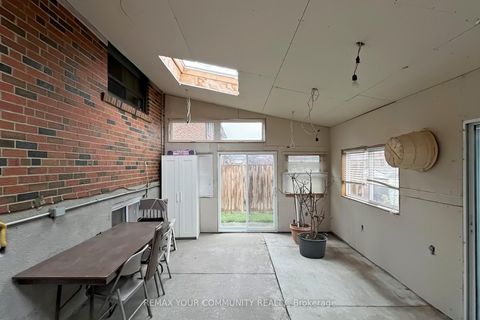 Photo 35 at 37 Marilyn Place, West Woodbridge, Vaughan