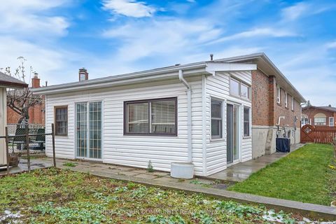 Photo 37 at 37 Marilyn Place, West Woodbridge, Vaughan