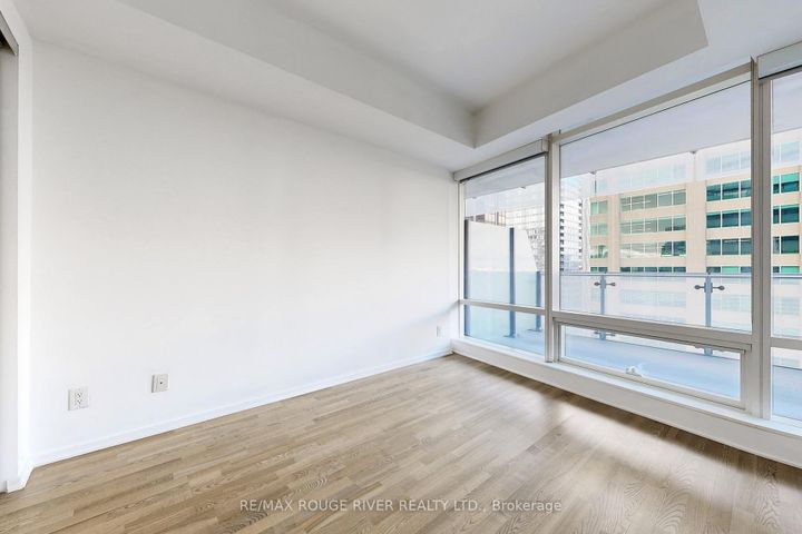 Photo 17 at 3211 - 1 Bloor Street E, Yonge Corridor, Toronto