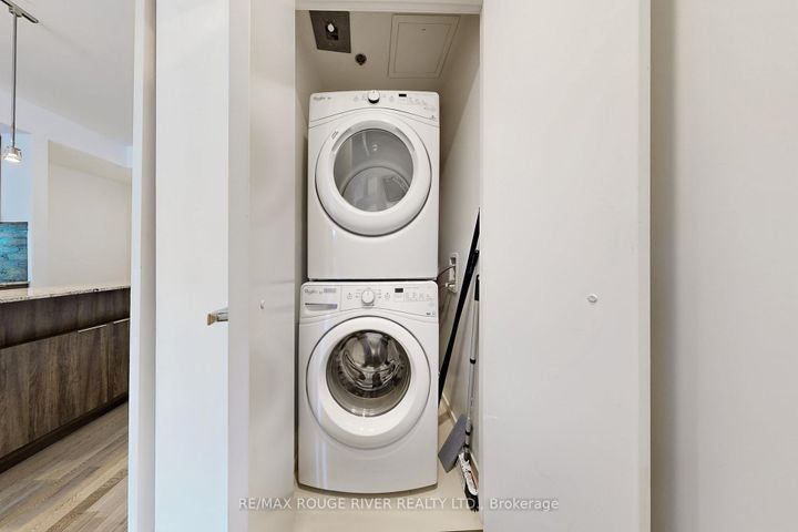 Photo 24 at 3211 - 1 Bloor Street E, Yonge Corridor, Toronto