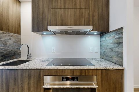 Photo 16 at 3211 - 1 Bloor Street E, Yonge Corridor, Toronto