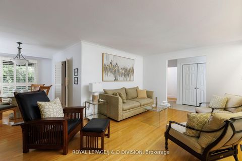 Photo 5 at 27 Paramount Court, Amesbury, Toronto