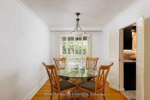 Photo 7 at 27 Paramount Court, Amesbury, Toronto