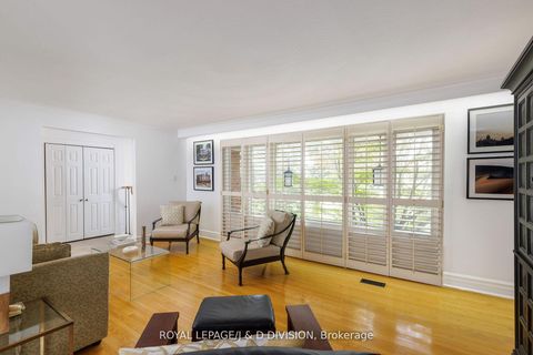 Photo 9 at 27 Paramount Court, Amesbury, Toronto