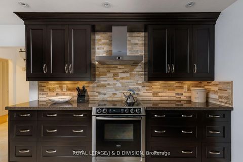 Photo 13 at 27 Paramount Court, Amesbury, Toronto