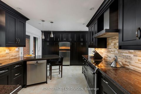 Photo 14 at 27 Paramount Court, Amesbury, Toronto