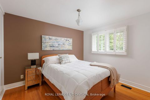 Photo 22 at 27 Paramount Court, Amesbury, Toronto