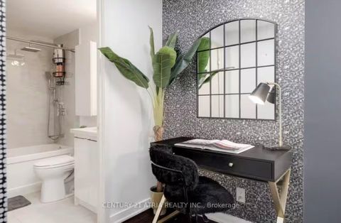 Photo 8 at 512 - 14 York Street, Waterfront Communities C1, Toronto