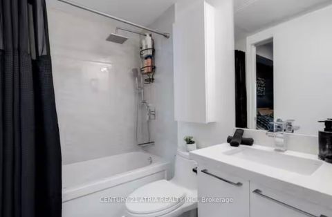 Photo 9 at 512 - 14 York Street, Waterfront Communities C1, Toronto